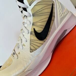 Nike Zoom Hyperdunk 2011 TB, New in Box, women's size 7